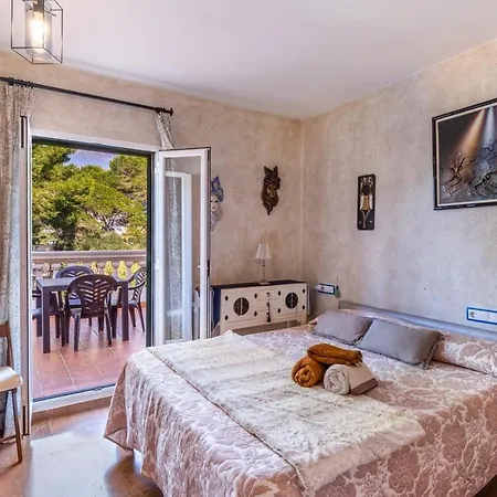 Paradiso: Seaside Retreat Villa