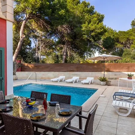 Villa Paradiso: Seaside Retreat