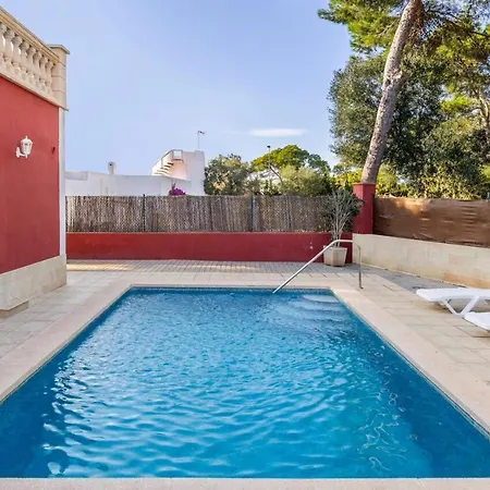 Villa Paradiso: Seaside Retreat